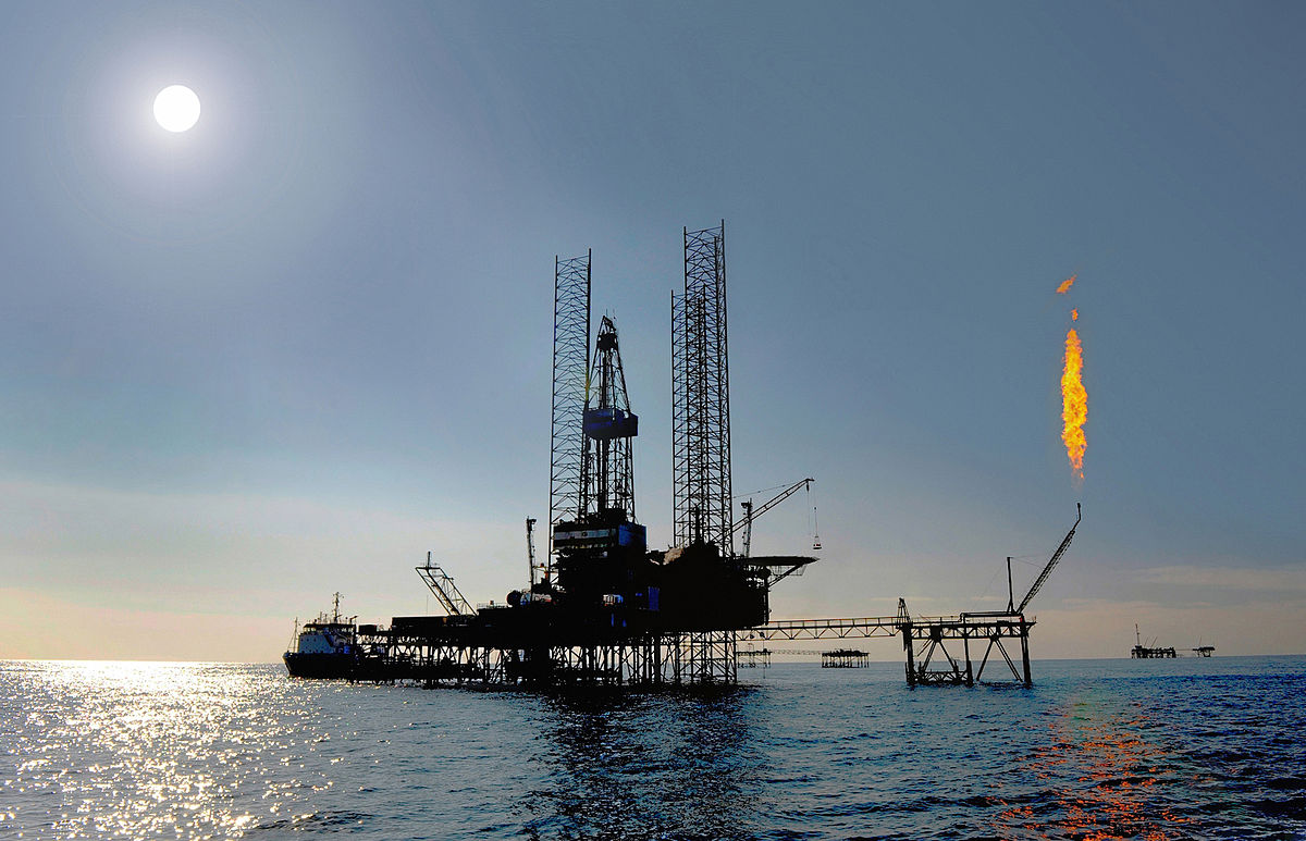 1200px Jack up rig in the caspian sea