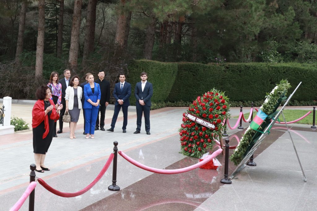 tomris azeri-1