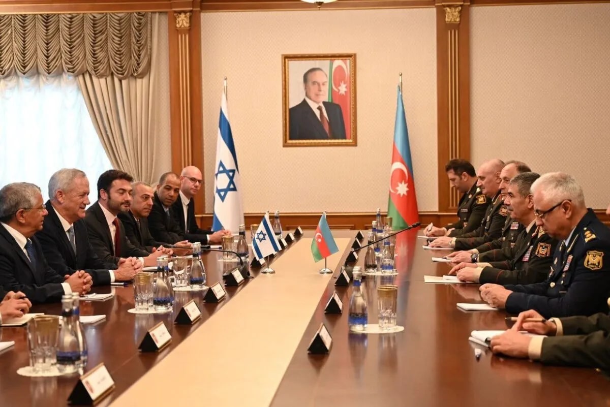 AA 20221003 29060866 29060863 ISRAELI DEFENSE MINISTER BENNY GANTZ IN AZERBAIJAN e1664896305405