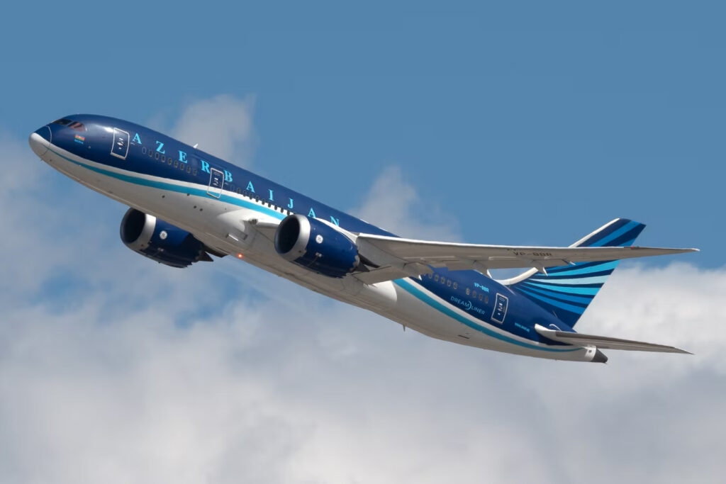 azerbaijan-airlines-boeing-787-8-dreamliner-vp-bbr-4