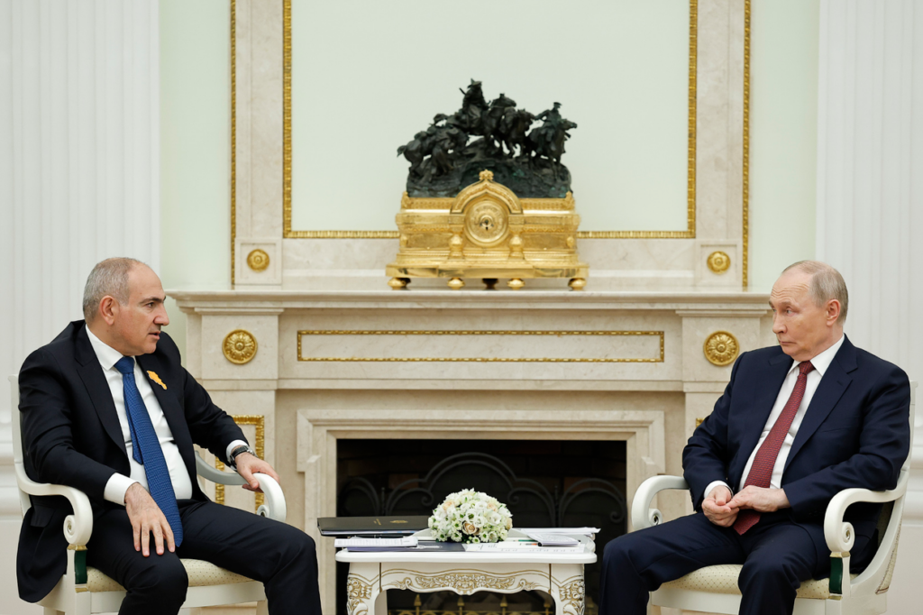 Nikol Pashinyan and Vladimir Putin
