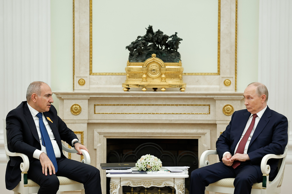 Nikol Pashinyan and Vladimir Putin